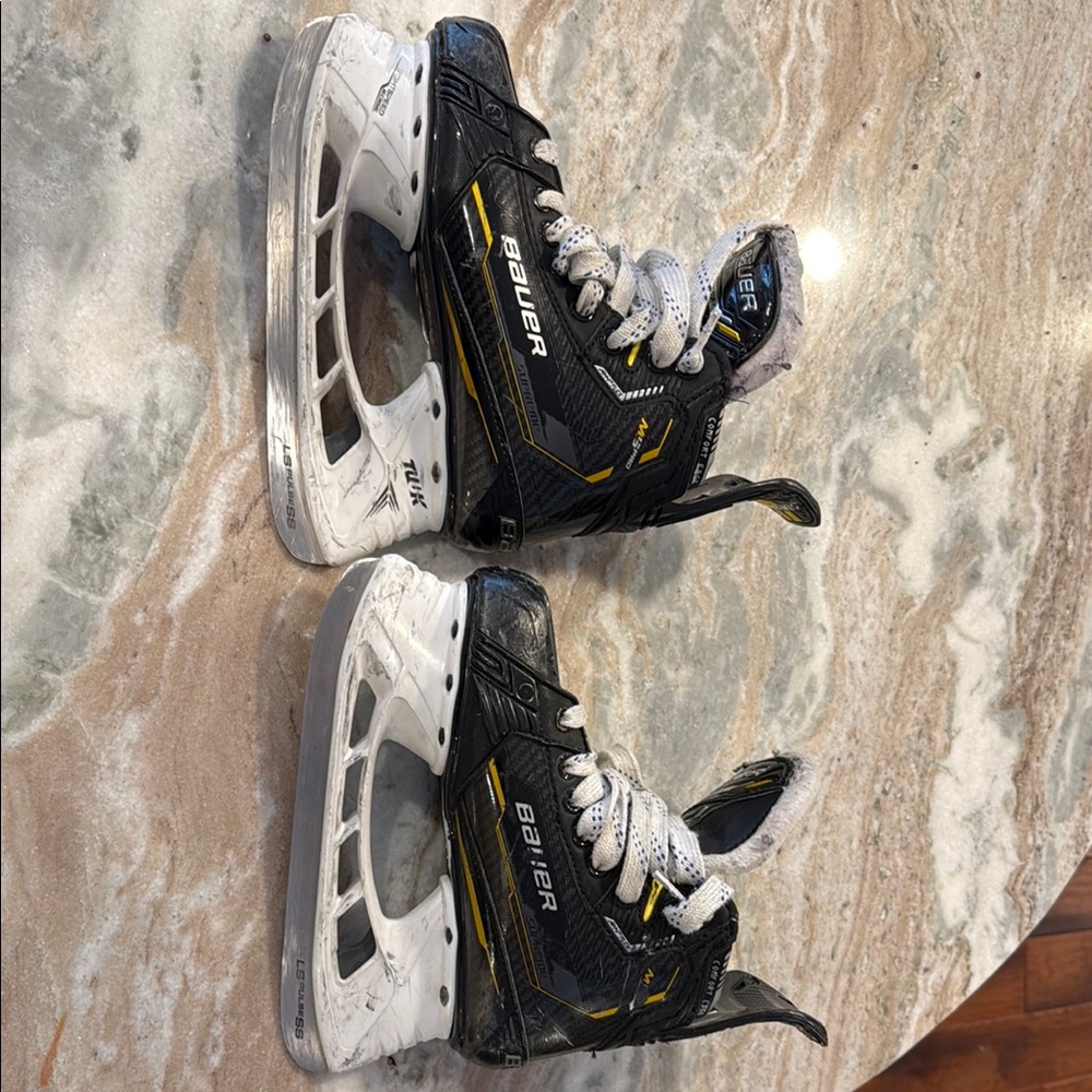 Bauer Supreme M5Pro youth size 2.5 skates. In good shape. Used.
